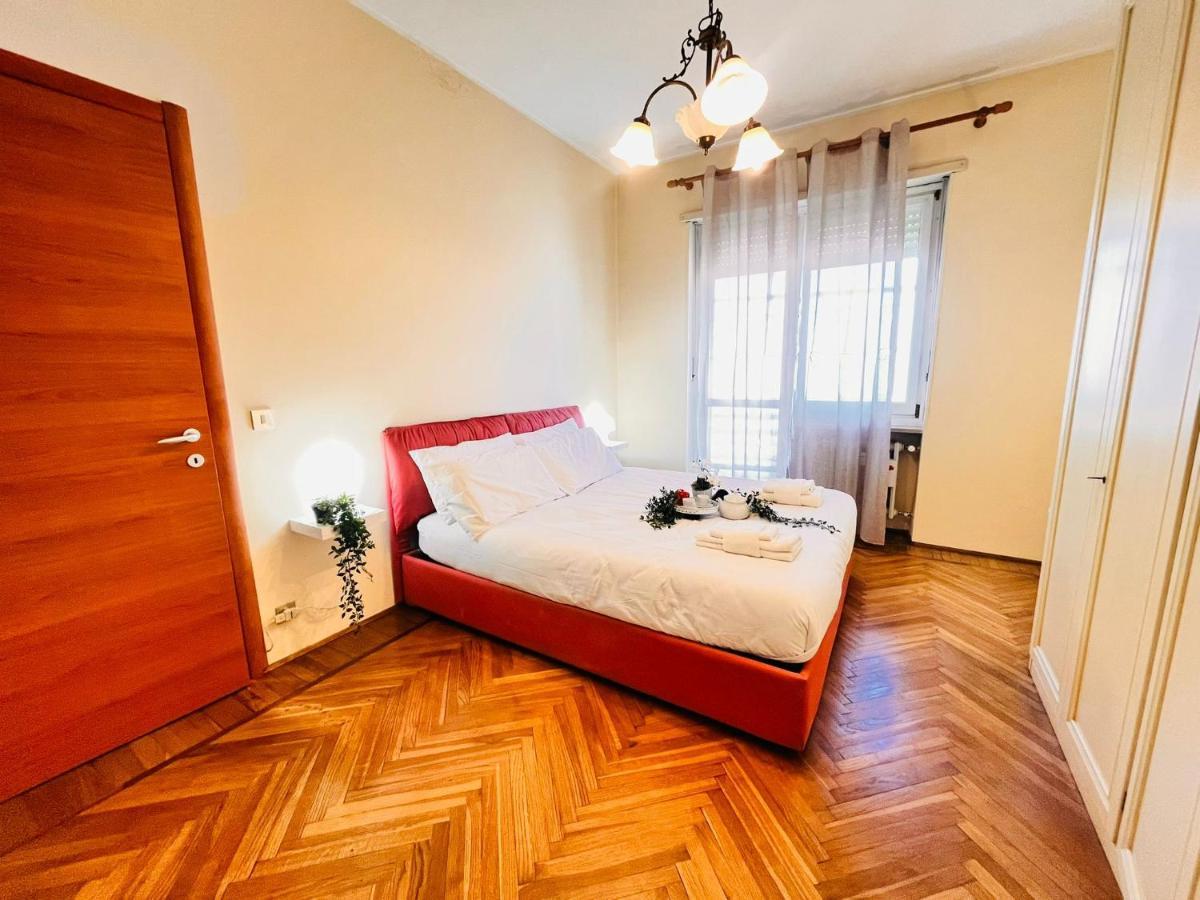 Sky Apartment A Due Passi Dalla Stazione Колленьо Экстерьер фото