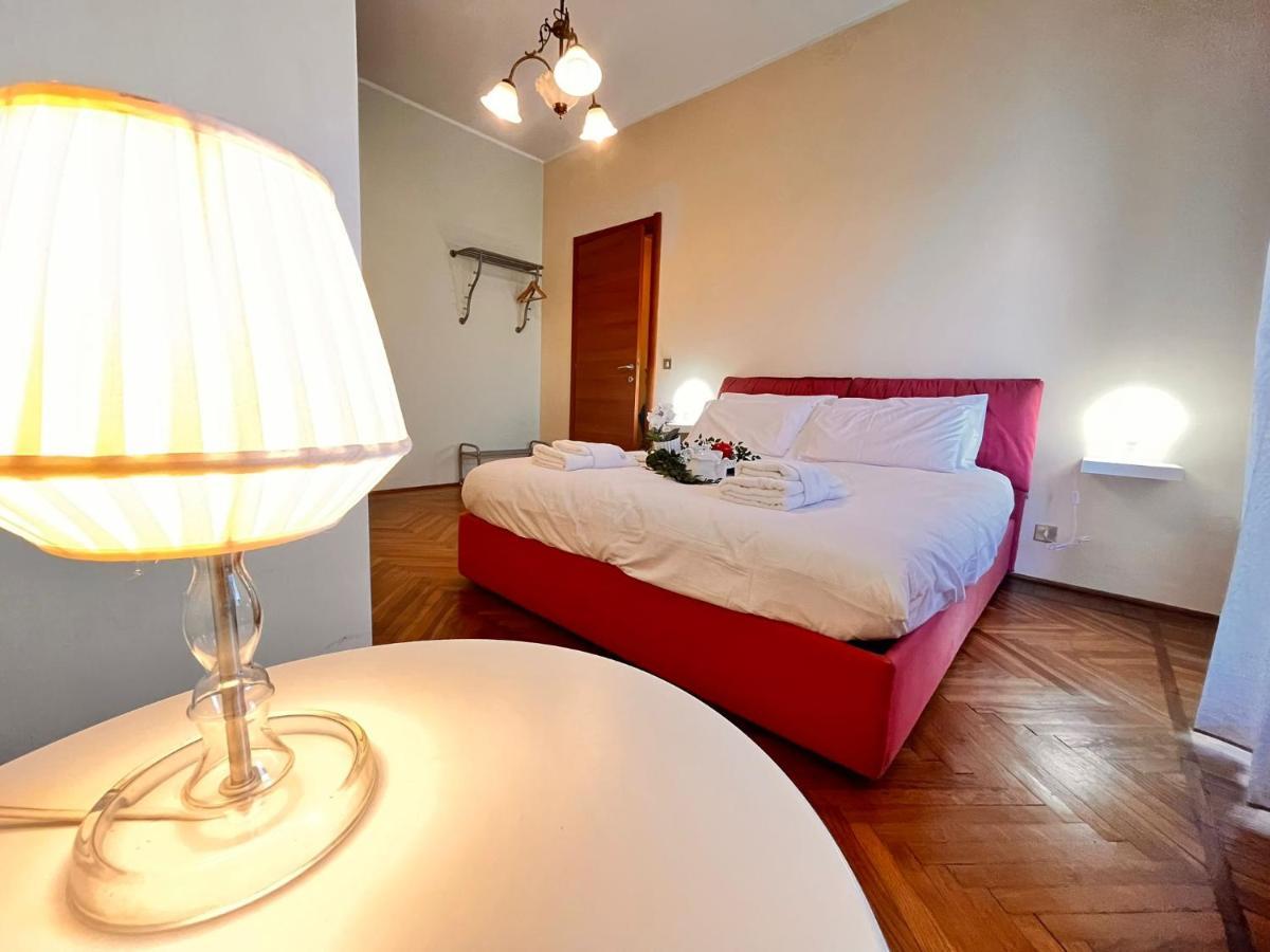 Sky Apartment A Due Passi Dalla Stazione Колленьо Экстерьер фото