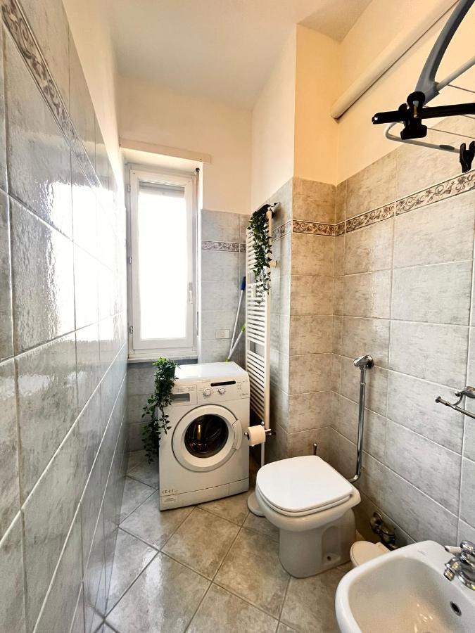 Sky Apartment A Due Passi Dalla Stazione Колленьо Экстерьер фото