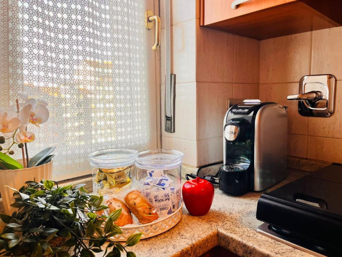 Sky Apartment A Due Passi Dalla Stazione Колленьо Экстерьер фото