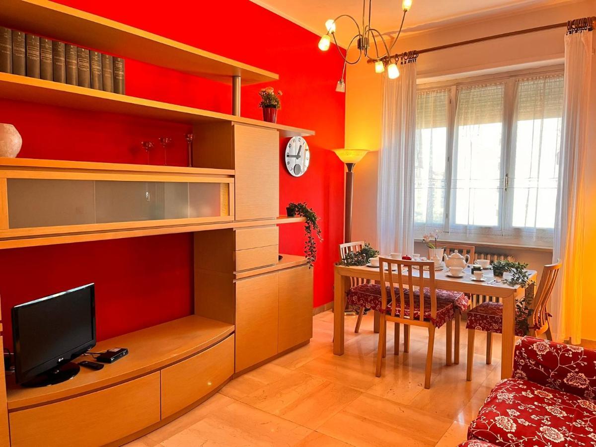 Sky Apartment A Due Passi Dalla Stazione Колленьо Экстерьер фото